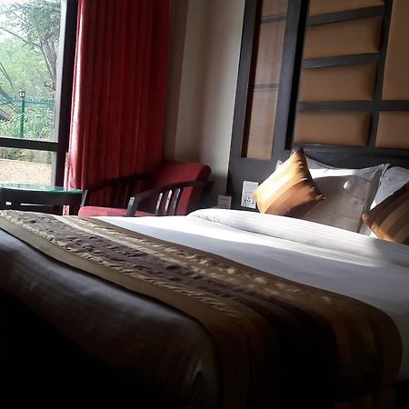Hotel Southgate Shimla Zewnętrze zdjęcie