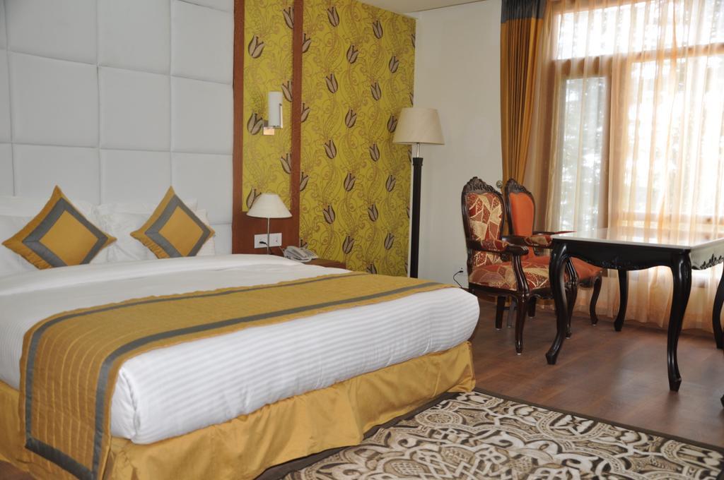 Hotel Southgate Shimla Zewnętrze zdjęcie