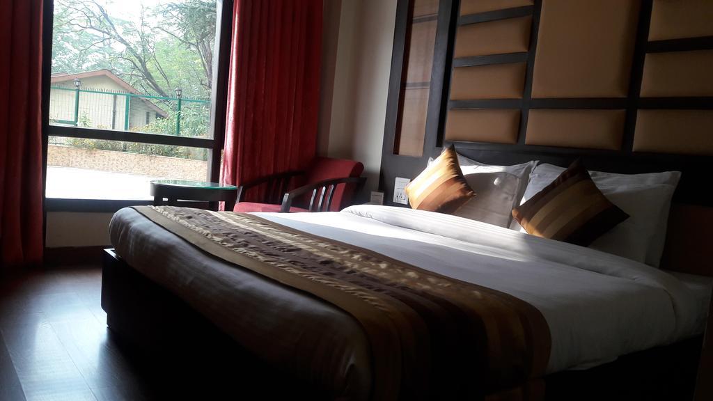 Hotel Southgate Shimla Zewnętrze zdjęcie